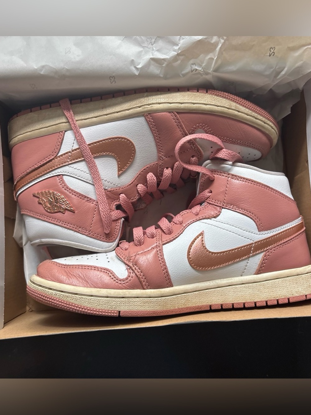 Women’s Pink and White Nike Air Jordan 1 Size 8 Shoes - EXCELLENT CONDITION